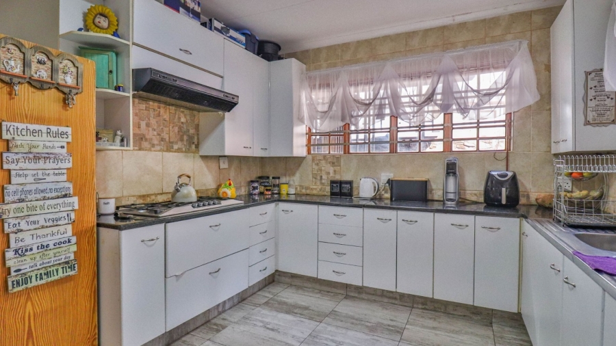 To Let 3 Bedroom Property for Rent in Protea Park North West